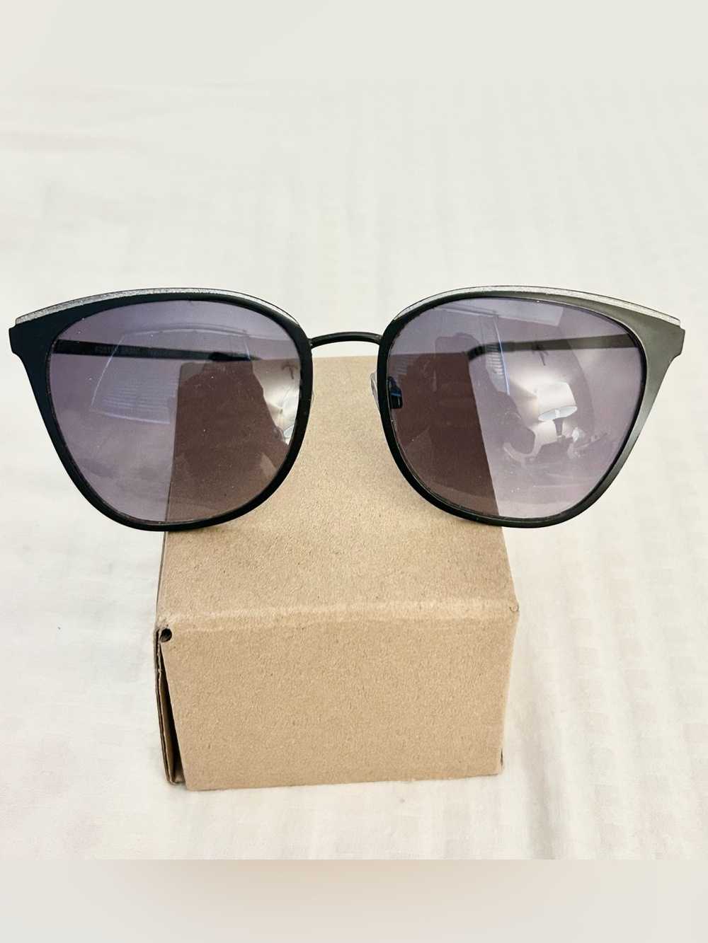 Foster Grant Women’s Black Cat-Eye Sunglasses with Gray Lenses - Picture 1 of 7